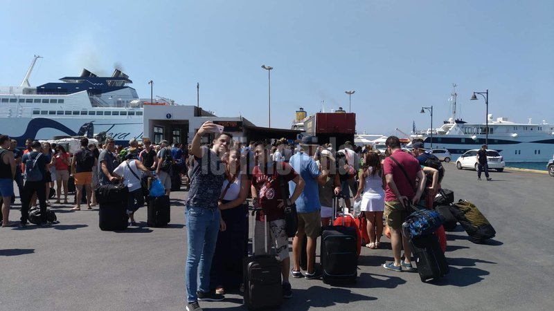 Το αδιαχώρητο στα λιμάνια-Ενόψει της απεργίας της ΠΝΟ [εικόνες & βίντεο] | iefimerida.gr 9