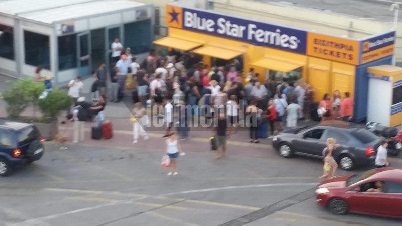 Το αδιαχώρητο στο λιμάνι του Πειραιά -Εκατοντάδες έφυγαν (ξανά) για νησιά [εικόνες & βίντεο] | iefimerida.gr 0