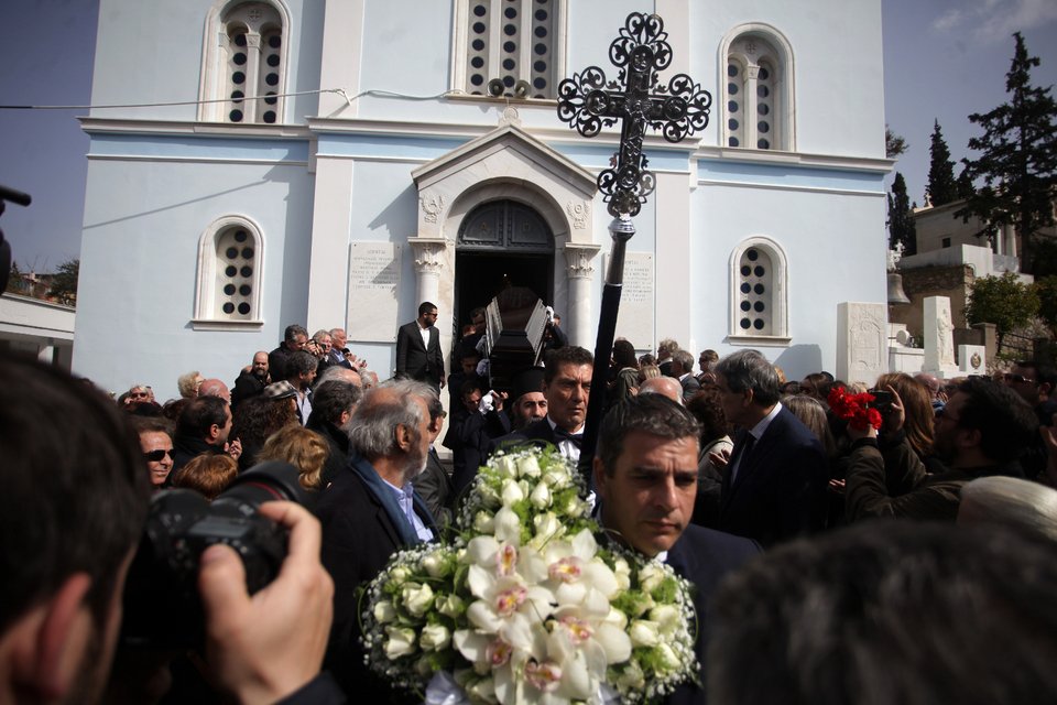 Το τελευταίο αντίο στον Νίκο Κούνδουρο -Παρουσία του Αλέξη Τσίπρα [εικόνες] | iefimerida.gr 0