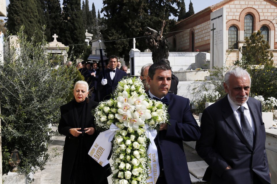 Το τελευταίο αντίο στον Νίκο Κούνδουρο -Παρουσία του Αλέξη Τσίπρα [εικόνες] | iefimerida.gr 12