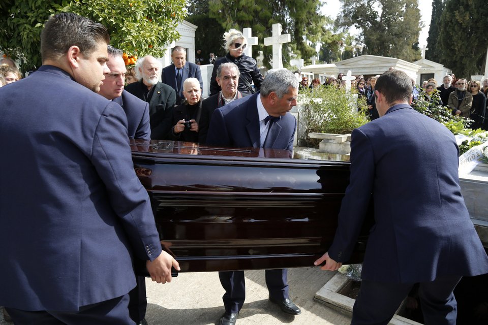 Το τελευταίο αντίο στον Νίκο Κούνδουρο -Παρουσία του Αλέξη Τσίπρα [εικόνες] | iefimerida.gr 15