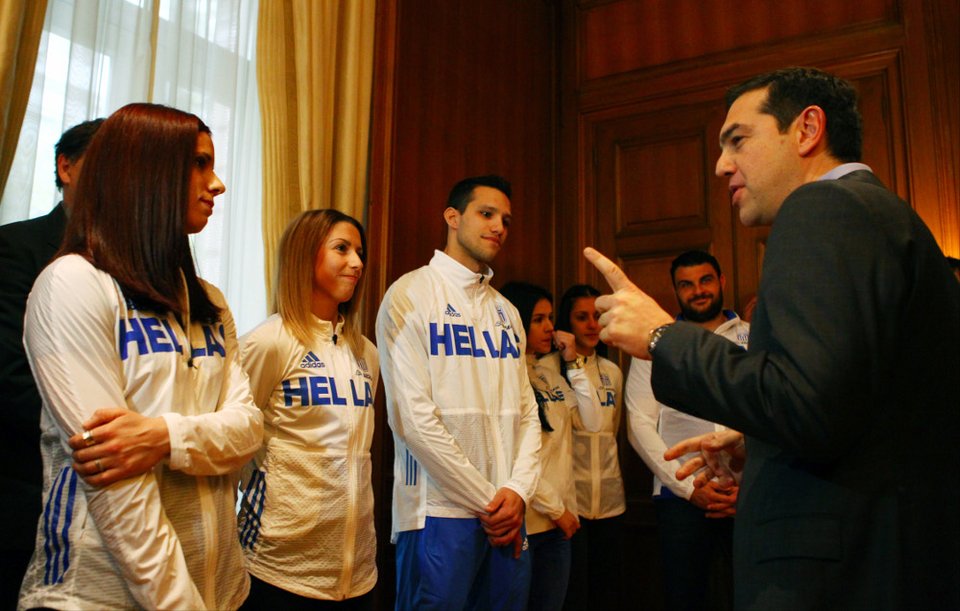 Η απορία του Τσίπρα στην Στεφανίδη: «Πώς είναι από εκεί ψηλά όταν ανεβαίνεις;» [εικόνες] | iefimerida.gr 7