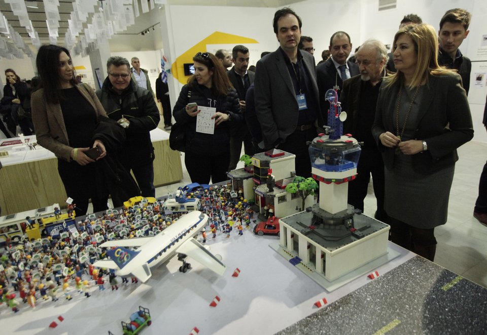 Η Γεννηματά στα 80's στην Τεχνόπολη -Αναγνώρισε ανώνυμο χειρόγραφο του πατέρα της [εικόνες]  | iefimerida.gr 1