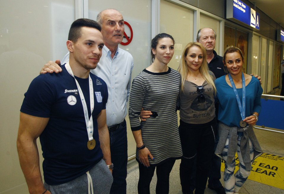 Επέστρεψαν από το Μπακού Πετρούνιας-Μιλλούση με τα μετάλλια [εικόνες] | iefimerida.gr 0