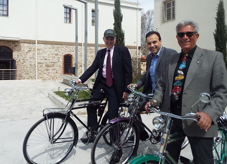 Aυτή τη φορά μαγεύτηκε από το Πήλιο ο Αμερικανός Πρέσβης στην Ελλάδα [εικόνες]  | iefimerida.gr 0