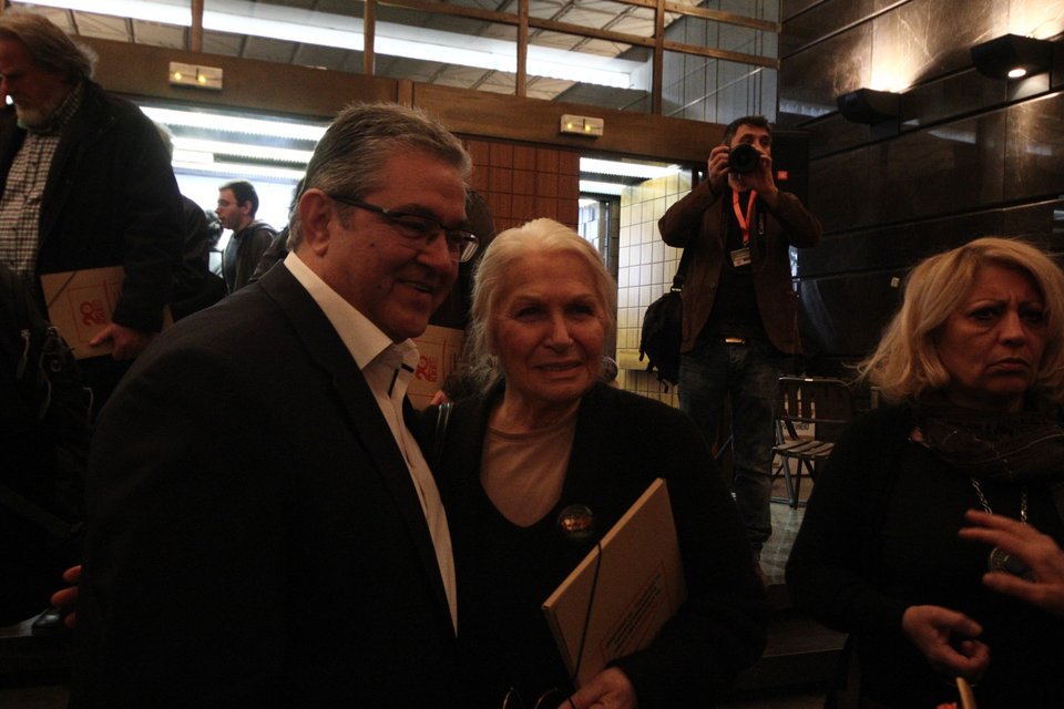 Με τραγούδια ξεκίνησε το 20ό συνέδριο του ΚΚΕ στον Περισσό [εικόνες]  | iefimerida.gr 2