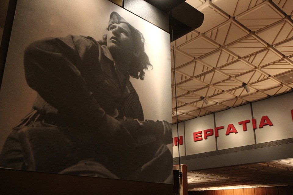 Με τραγούδια ξεκίνησε το 20ό συνέδριο του ΚΚΕ στον Περισσό [εικόνες]  | iefimerida.gr 0