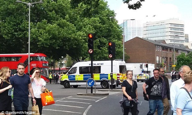 Λονδίνο: Εκκενώθηκε θέατρο μετά από τηλεφώνημα για ύποπτο αντικείμενο [εικόνες & βίντεο] | iefimerida.gr 1