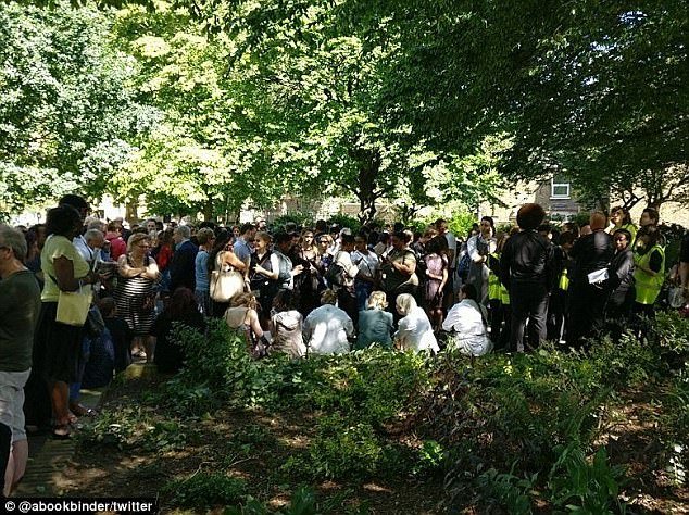 Λονδίνο: Εκκενώθηκε θέατρο μετά από τηλεφώνημα για ύποπτο αντικείμενο [εικόνες & βίντεο] | iefimerida.gr 2