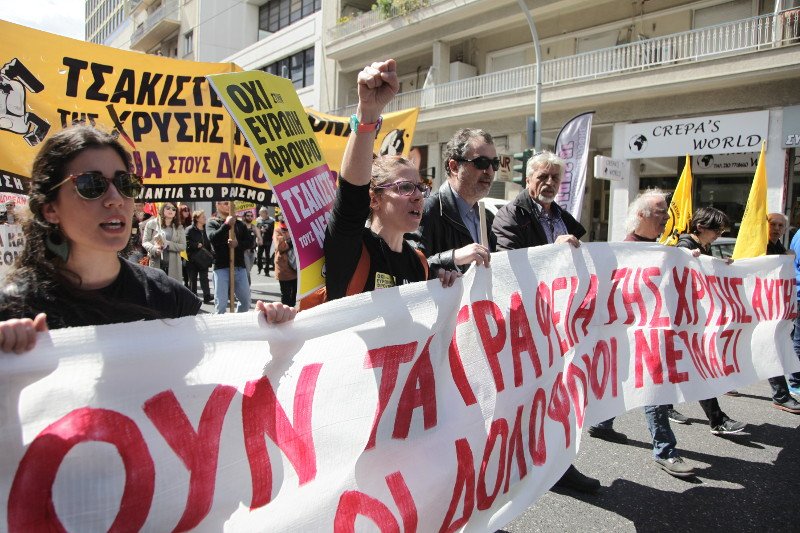 Αντιφασιστική πορεία προς τα γραφεία της Χρυσής Αυγής [εικόνες] | iefimerida.gr 1