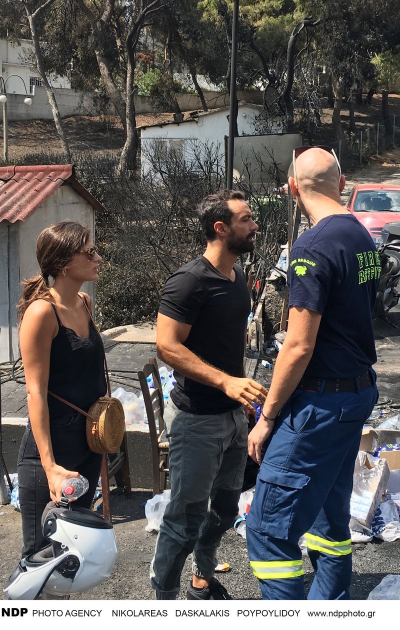 Βοηθησαν το έργο του στρατού προσφέροντας φαγητό στους πληγέντες