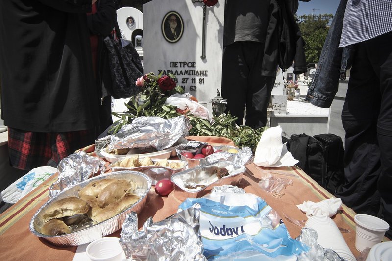 Παμποντιακόν πανοΰρ στα Σούρμενα -Με Ταφικό Εθιμο που τελείται επί 96 χρόνια [εικόνες]  | iefimerida.gr 1