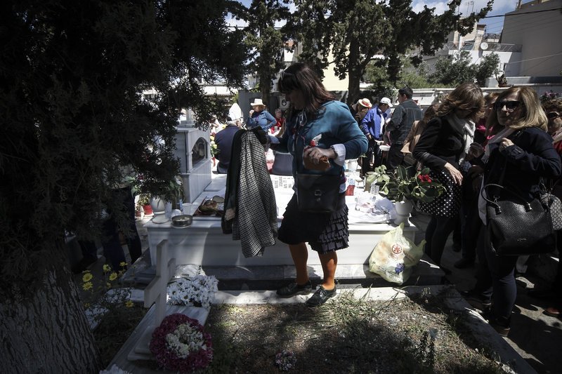 Παμποντιακόν πανοΰρ στα Σούρμενα -Με Ταφικό Εθιμο που τελείται επί 96 χρόνια [εικόνες]  | iefimerida.gr 2