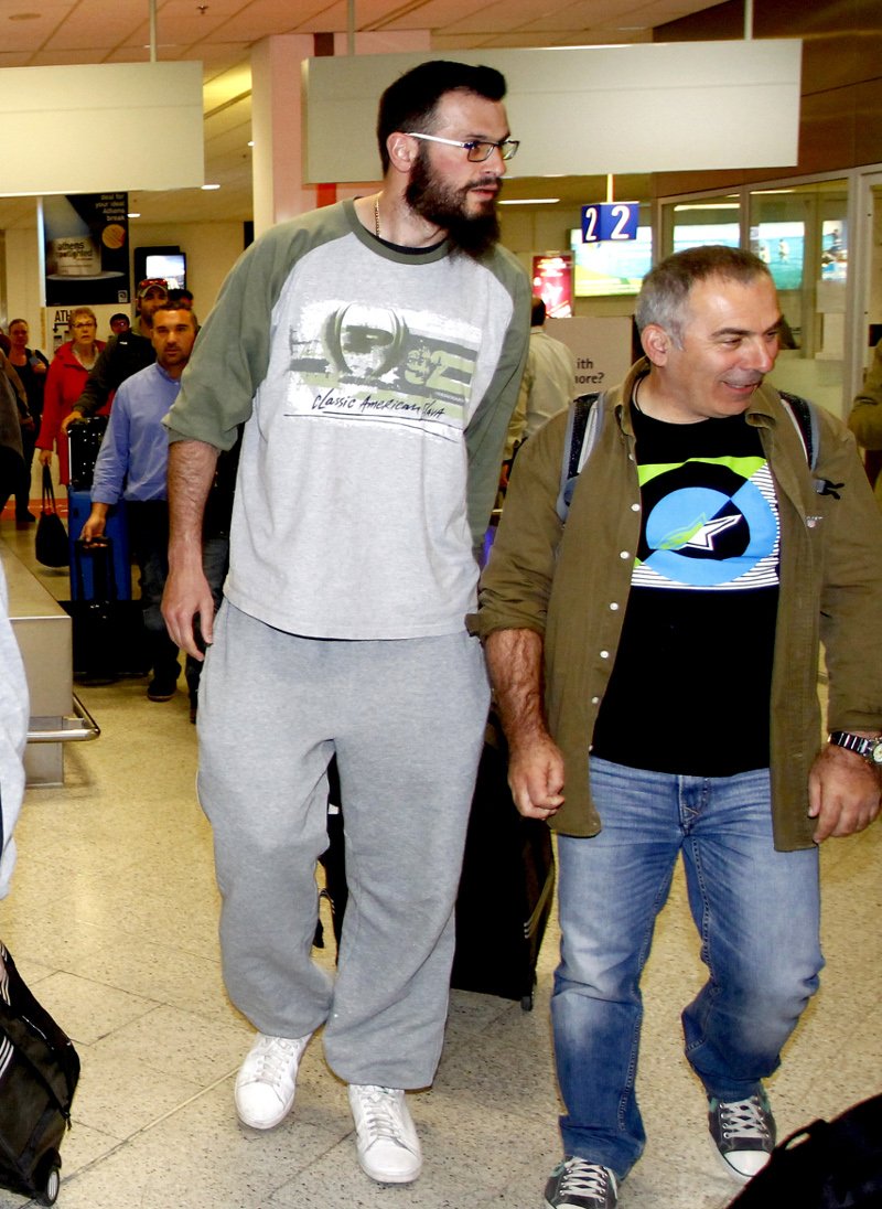 Στην Αθήνα Φώτσης, Τζέιμς και Γκάμπριελ -Μετά την άρνηση να επιστρέψουν με πούλμαν [εικόνες] | iefimerida.gr 0