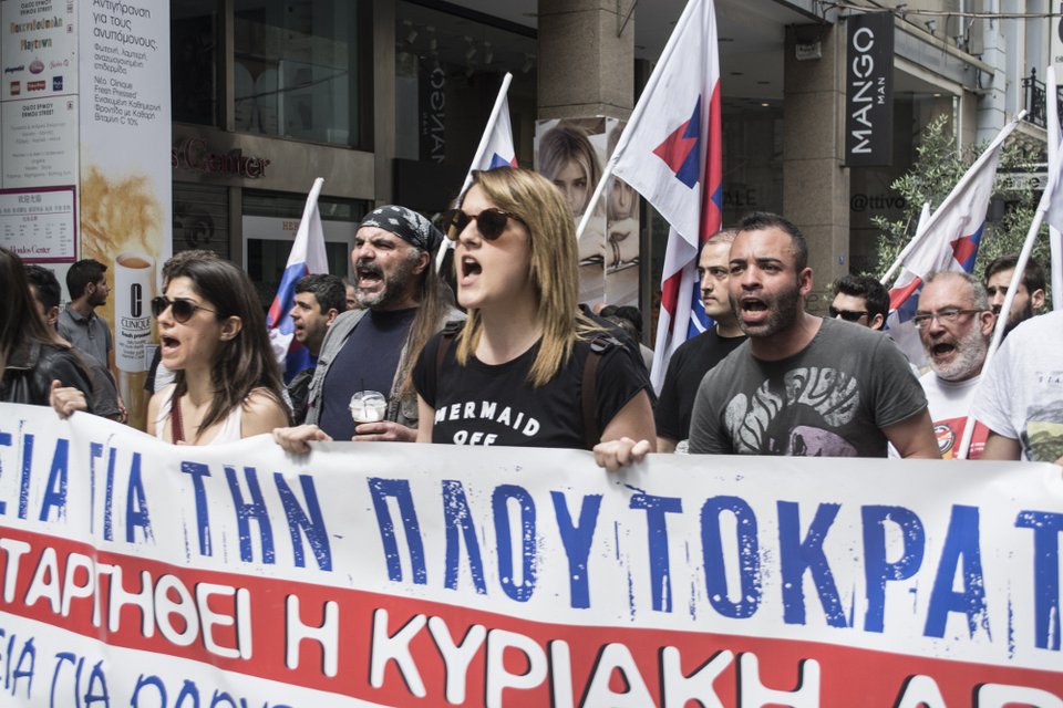 Πορεία του ΠΑΜΕ στο κέντρο της Αθήνας για τα ανοιχτά καταστήματα [εικόνες]  | iefimerida.gr 0