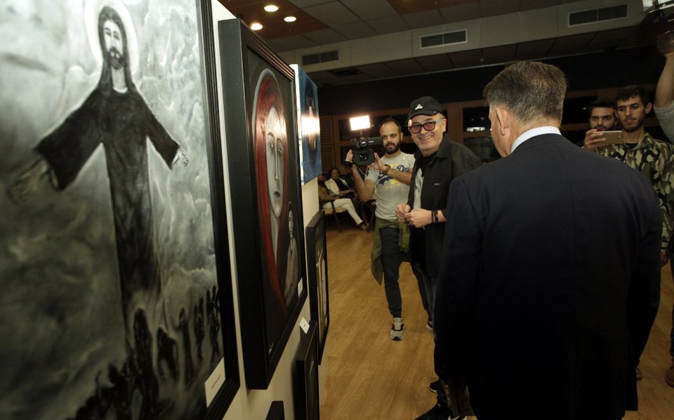 Ο Σταμάτης Γονίδης έκανε... έκθεση ζωγραφικής! [εικόνες]  | iefimerida.gr 1