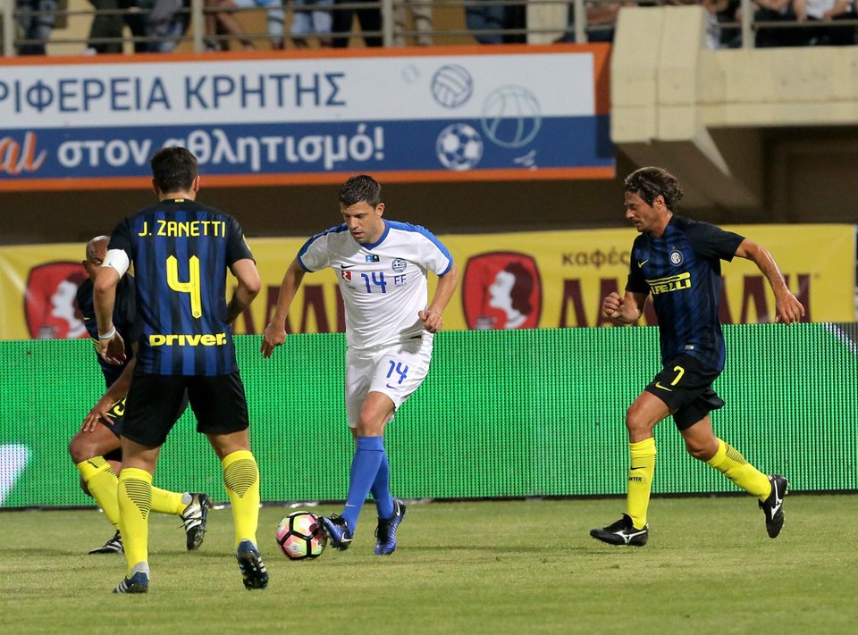Ξύπνησαν μνήμες στο Ηράκλειο Κρήτης -Η Εθνική του 2004 έχασε 4-2 στα πέναλτι από επίλεκτους της Ιντερ [εικόνες] | iefimerida.gr 1