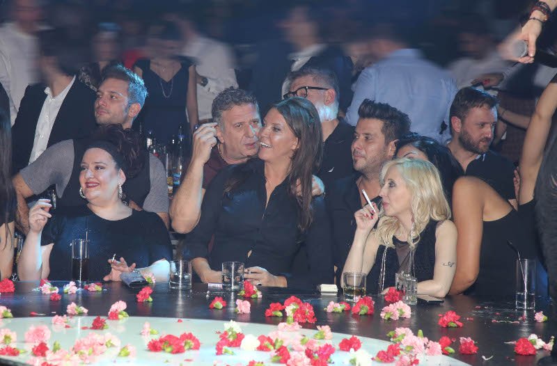 Νέο ειδύλλιο; Οι αγκαλιές και τα φιλιά της Μπάρμπα με τον Κόκλα [εικόνες] | iefimerida.gr 0