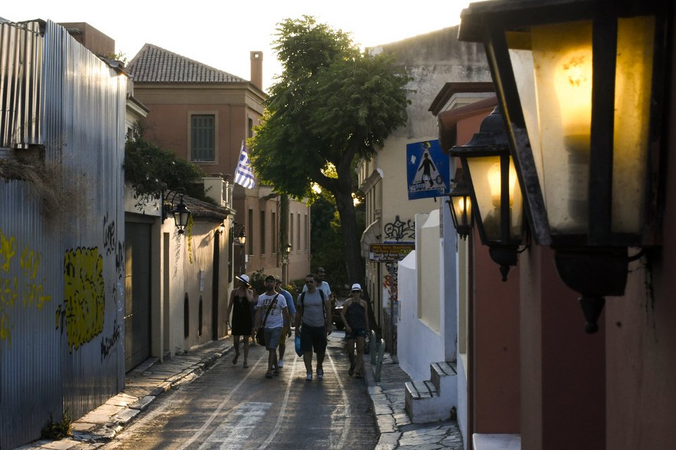 Στην Πλάκα για την 28η -Εκεί που σήμανε η καμπάνα της απελευθέρωσης [εικόνες]  | iefimerida.gr 0