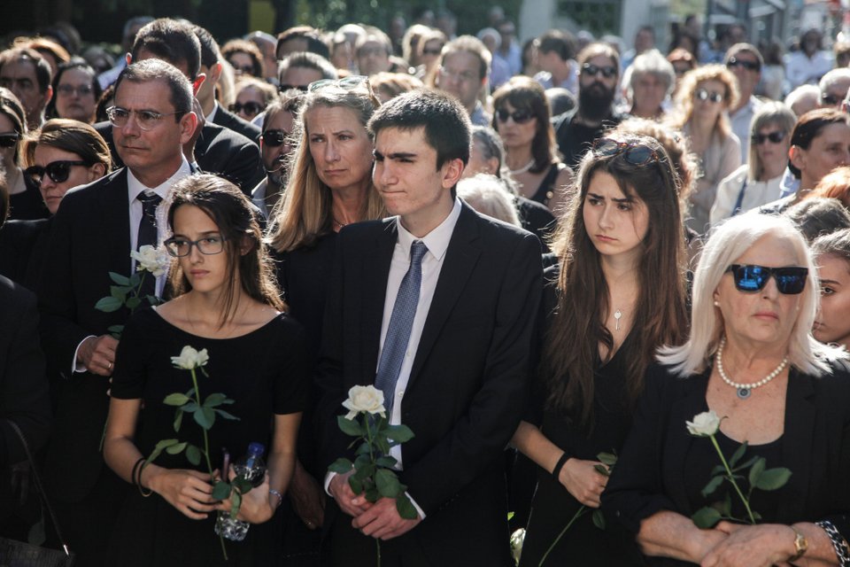 Το τελευταίο «αντίο» στον μεγάλο συγγραφέα Κώστα Μουρσελά [εικόνες] | iefimerida.gr 1