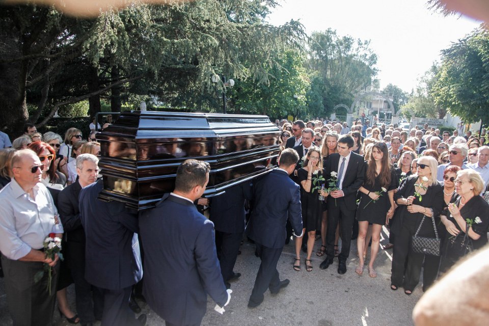 Το τελευταίο «αντίο» στον μεγάλο συγγραφέα Κώστα Μουρσελά [εικόνες] | iefimerida.gr 10