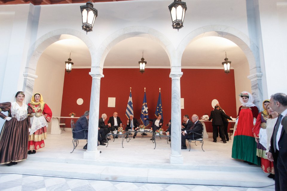 Στους κήπους του Προεδρικού η γιορτή της Δημοκρατίας -Ποιοι έδωσαν το «παρών» [εικόνες] | iefimerida.gr 3