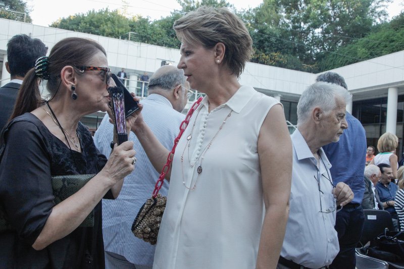 Ο ΣΥΡΙΖΑ πήγε Μέγαρο Μουσικής: Σέλφι, μοντέρνες τσάντες και φρέντο [εικόνες] | iefimerida.gr 2