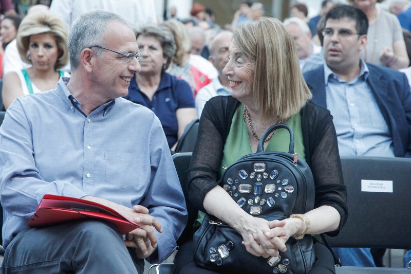 Ο ΣΥΡΙΖΑ πήγε Μέγαρο Μουσικής: Σέλφι, μοντέρνες τσάντες και φρέντο [εικόνες] | iefimerida.gr 3