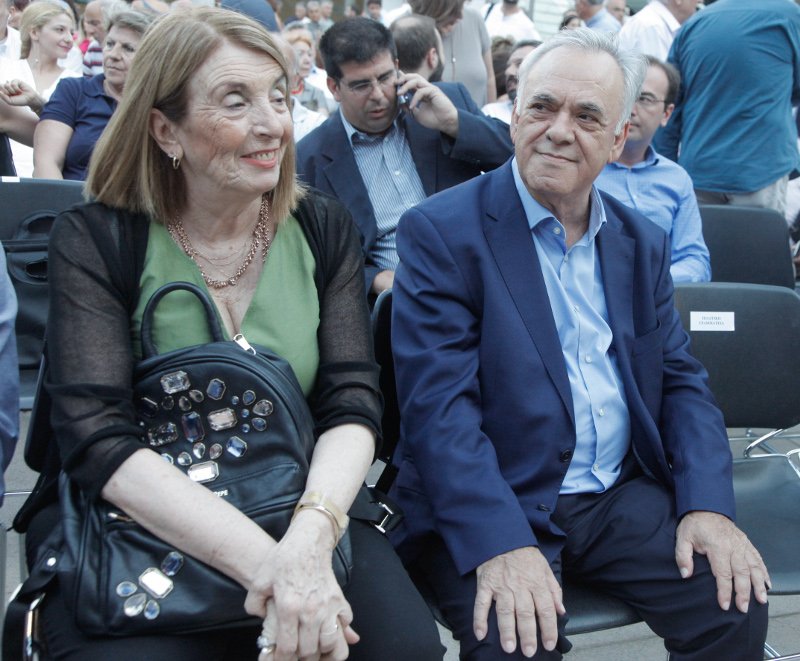 Ο ΣΥΡΙΖΑ πήγε Μέγαρο Μουσικής: Σέλφι, μοντέρνες τσάντες και φρέντο [εικόνες] | iefimerida.gr 4