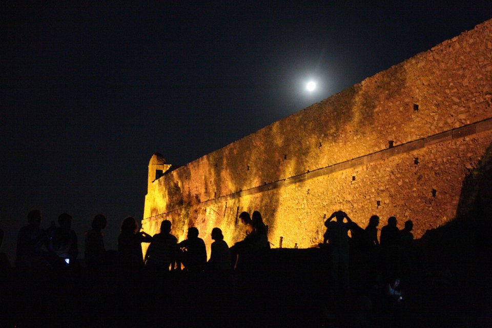 75.000 απήλαυσαν την πανσέληνο από Αρχαιολογικούς χώρους -5.000 βρέθηκαν στο Σούνιο [εικόνες] | iefimerida.gr 0