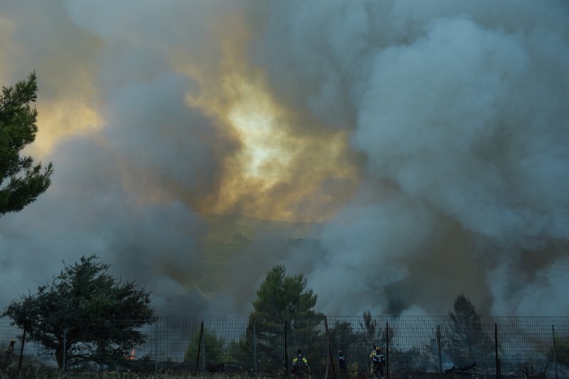 Σε κατάσταση έκτακτης ανάγκης Κάλαμος, Καπανδρίτι, Βαρνάβας -Δύσκολη νύχτα [εικόνες] | iefimerida.gr 2