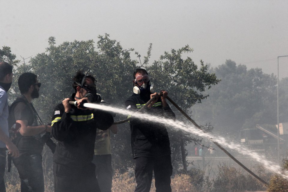 Αγωνία για τη φωτιά στην ανατολική Αττική -Τεράστιο ανεξέλεγκτο μέτωπο [εικόνες] | iefimerida.gr 2