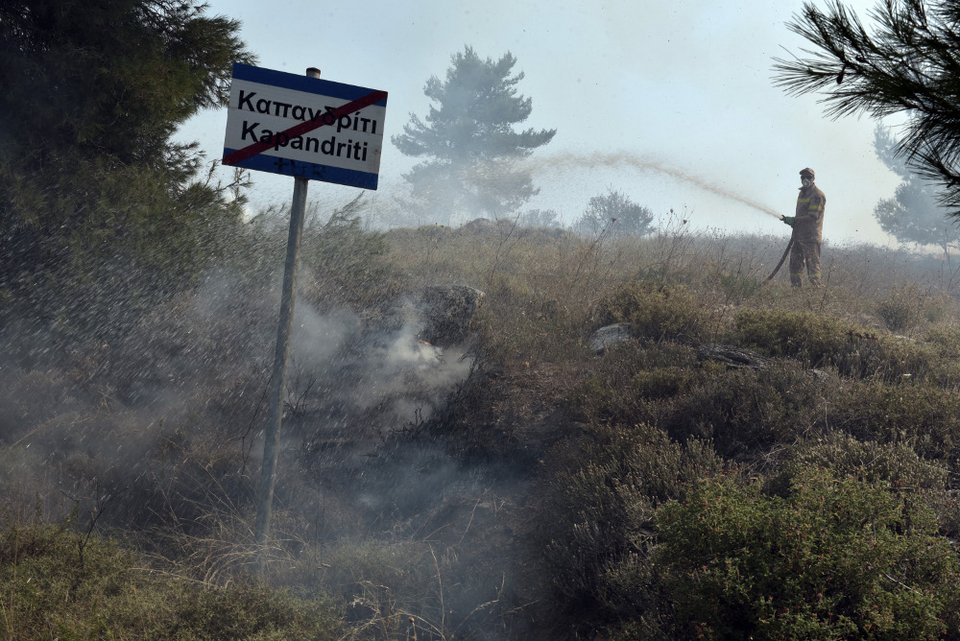 Αγωνία για τη φωτιά στην ανατολική Αττική -Τεράστιο ανεξέλεγκτο μέτωπο [εικόνες] | iefimerida.gr 8