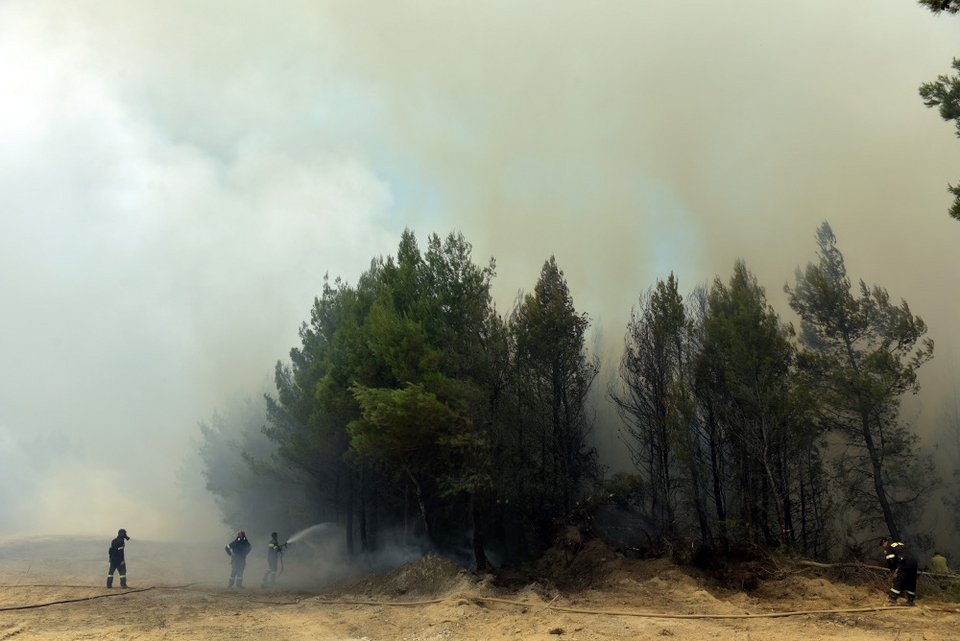 Αγωνία για τη φωτιά στην ανατολική Αττική -Τεράστιο ανεξέλεγκτο μέτωπο [εικόνες] | iefimerida.gr 5