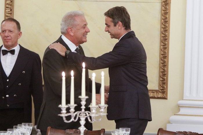 Παυλόπουλος σε Μακρόν: ΠΓΔΜ και Αλβανία υπονομεύουν την ευρωπαϊκή τους πολιτική [εικόνες] | iefimerida.gr 6