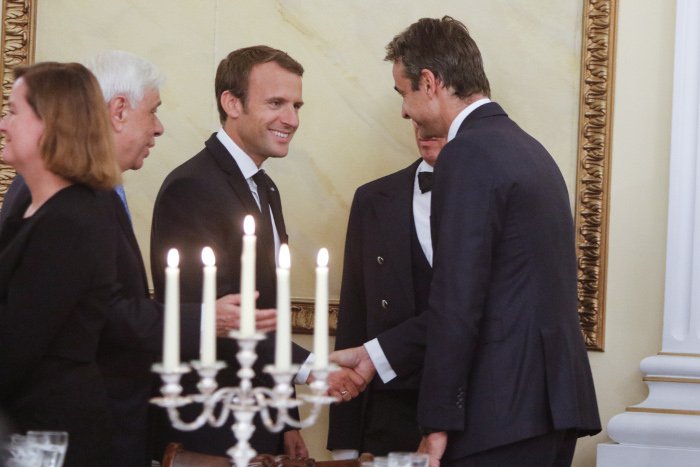 Παυλόπουλος σε Μακρόν: ΠΓΔΜ και Αλβανία υπονομεύουν την ευρωπαϊκή τους πολιτική [εικόνες] | iefimerida.gr 3