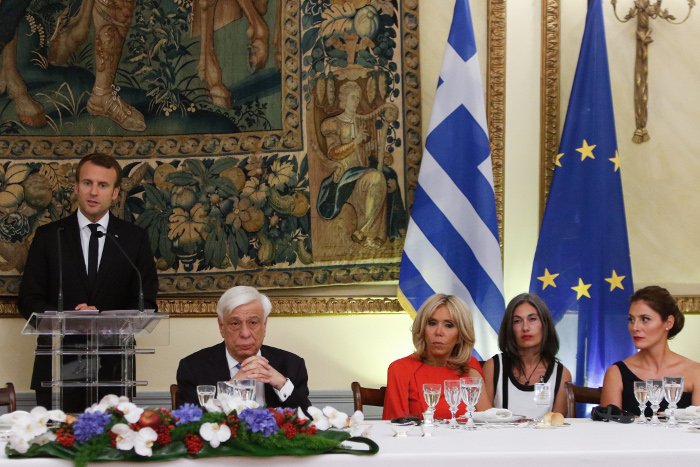 Παυλόπουλος σε Μακρόν: ΠΓΔΜ και Αλβανία υπονομεύουν την ευρωπαϊκή τους πολιτική [εικόνες] | iefimerida.gr 11