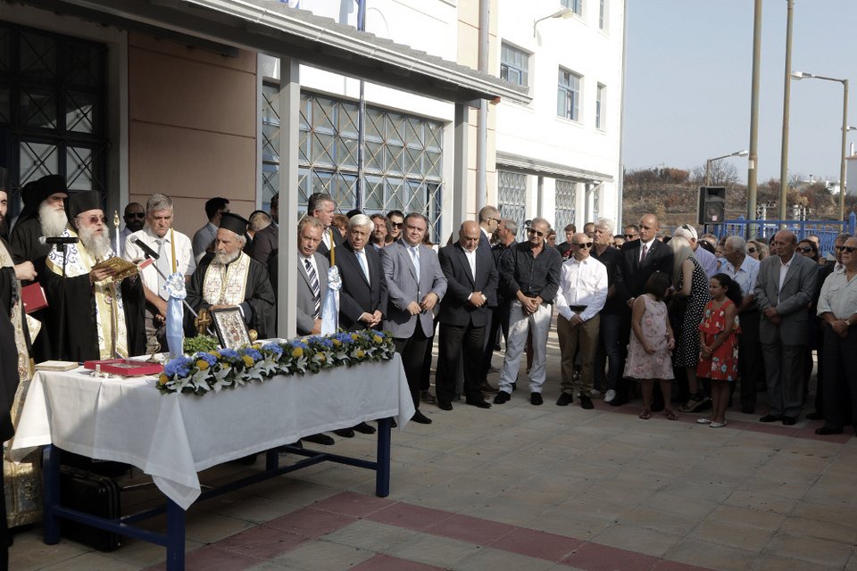 Η εξομολόγηση Παυλόπουλου σε μαθητές σχολείου στον Κάλαμο [εικόνες]   | iefimerida.gr 1