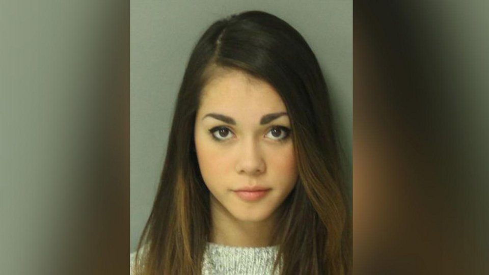 H 18χρονη εγκληματίας με το αγγελικό πρόσωπο: Το διαδίκτυο παραληρεί με την ομορφιά της [εικόνες] | iefimerida.gr 3