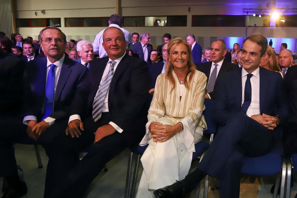 Σικάτη και χαμογελαστή η Μαρέβα Μητσοτάκη στο πλευρό του συζύγου της [εικόνες]  | iefimerida.gr 0