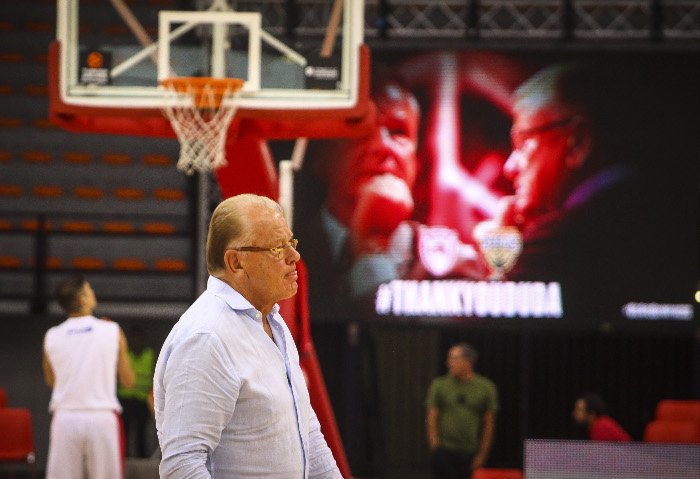 Αποθέωση και υπόκλιση στον μεγάλο Ντούσαν Ιβκοβιτς στο ΣΕΦ [εικόνες & βίντεο] | iefimerida.gr 1