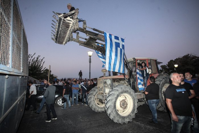 «Θερμή» υποδοχή επεφύλαξαν στον Αλέξη Τσίπρα οι Κρητικοί [εικόνες]  | iefimerida.gr 4