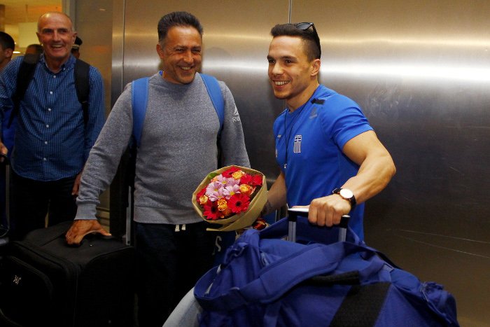 Στην Ελλάδα ο χρυσός Πετρούνιας -Τον υποδέχθηκε η συγκινημένη μητέρα του [εικόνες] | iefimerida.gr 2