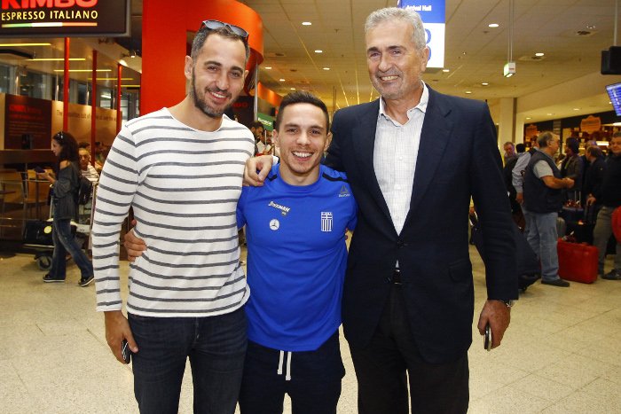 Στην Ελλάδα ο χρυσός Πετρούνιας -Τον υποδέχθηκε η συγκινημένη μητέρα του [εικόνες] | iefimerida.gr 4