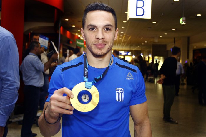 Στην Ελλάδα ο χρυσός Πετρούνιας -Τον υποδέχθηκε η συγκινημένη μητέρα του [εικόνες] | iefimerida.gr 5