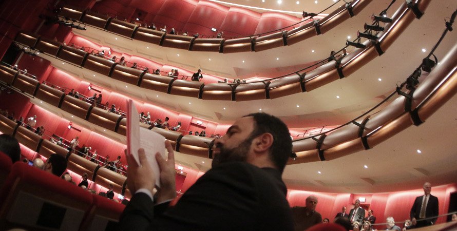 Αυτό είναι το πολιτιστικό προφίλ του μέσου Αθηναίου: Διαβάζει, πάει θέατρο και ακούει έντεχνα [έρευνα] | iefimerida.gr 0