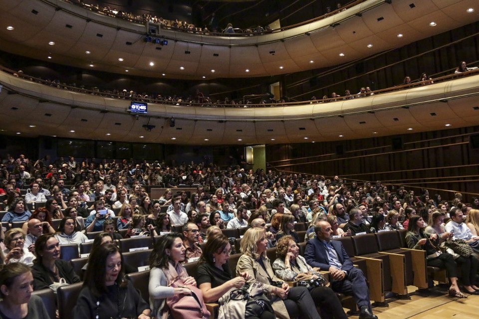 Ουρές για τον μετρ της αστυνομικής λογοτεχνίας Τζο Νέσμπο: «Γράφω τα βιβλία σε ένα καφέ» [εικόνες]  | iefimerida.gr 6