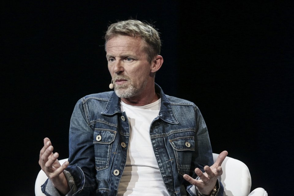 Ουρές για τον μετρ της αστυνομικής λογοτεχνίας Τζο Νέσμπο: «Γράφω τα βιβλία σε ένα καφέ» [εικόνες]  | iefimerida.gr 1