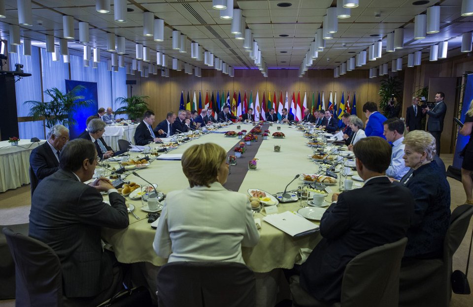 Τσίπρας από Βρυξέλλες: Να αλλάξει για να μην βουλιάξει η Ευρώπη | iefimerida.gr 0