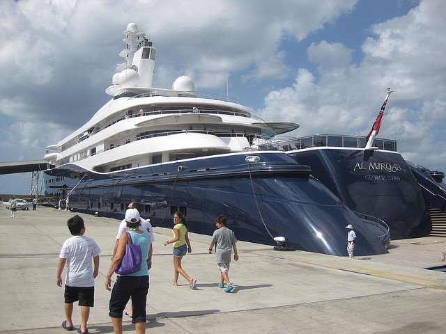 Το πλωτό παλάτι του Εμίρη του Κατάρ στην Ψαρρού -Γιοτ εξωπραγματικής χλιδής [βίντεο] | iefimerida.gr 1